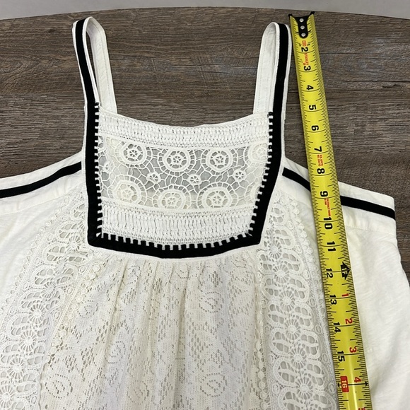 SOLD IN STORE Akemi + Kin Boho Crotchet Detailed Tank Top Size Medium - Picture 12 of 13